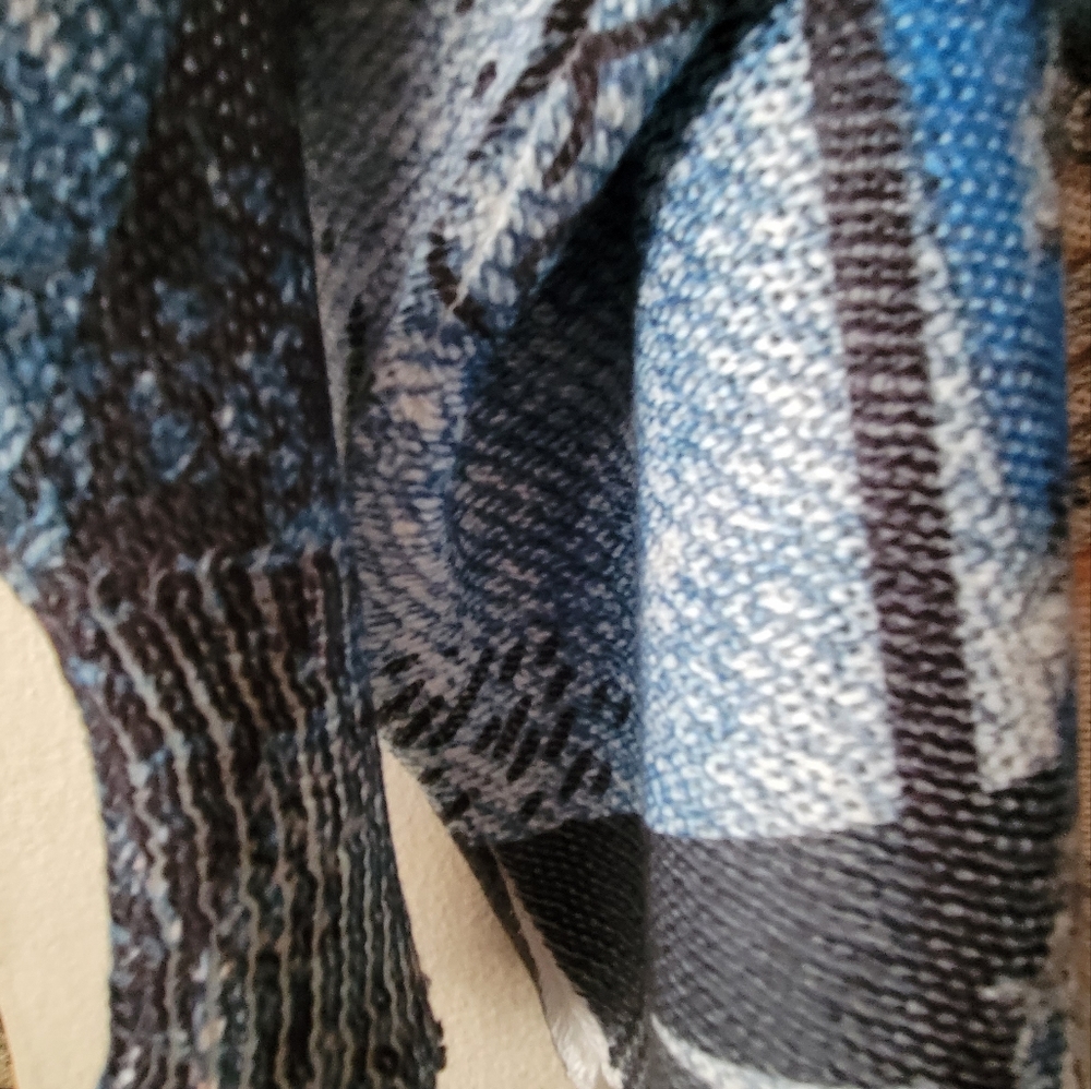 Woman Sweater - Picture 3 of 5